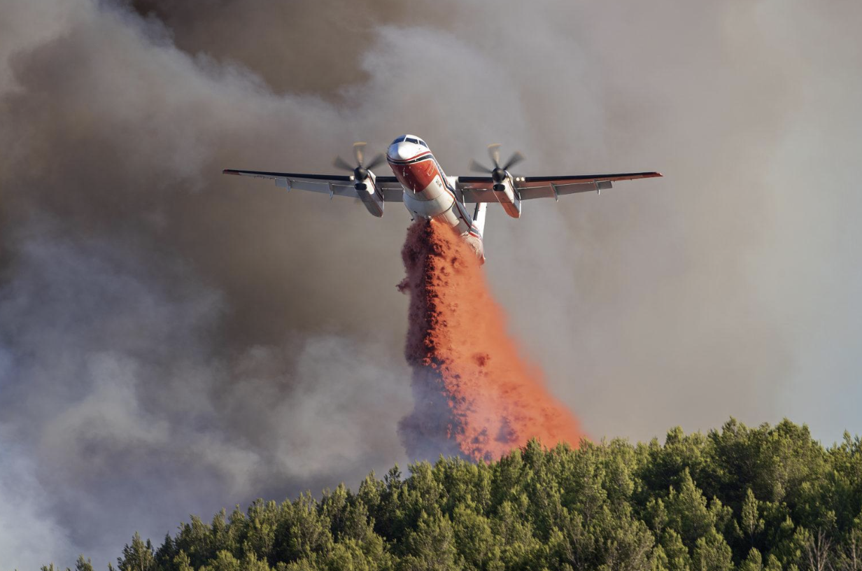 Conair Q400AT aerial firefighting